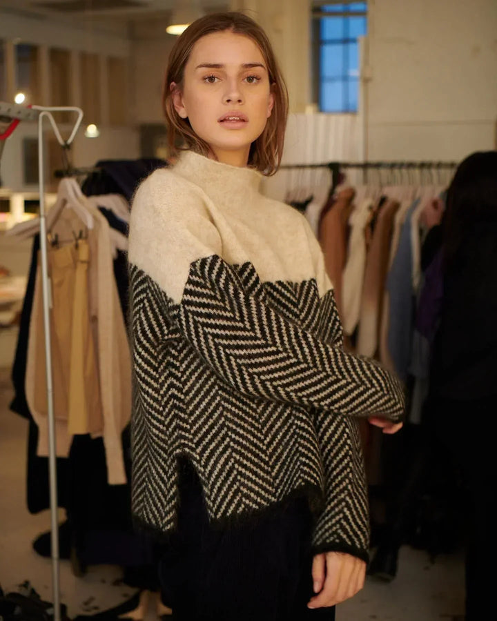 Adelie – Premium Turtleneck
