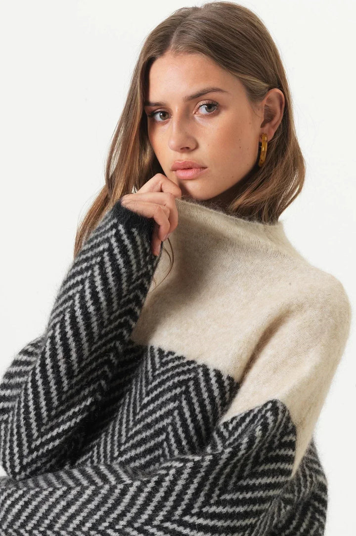 Adelie – Premium Turtleneck